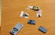 Scoperta con hashish, giovane arrestata dalla Guardia di Finanza