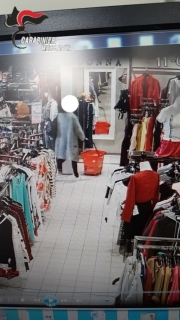Ruba abbigliamento, denunciata