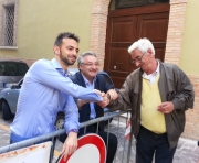 Casa Amica: stretta di mano tra Caprodossi e Vannucci grazie all'assessore Sciapichetti