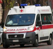 Tenta il suicidio nel giardino, salvata dal marito