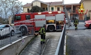 Fiamme in un garage. Intervengono i Vigili del fuoco