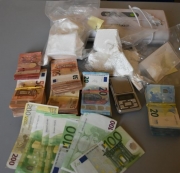 Nascondeva un chilo di cocaina, barista finisce in manette