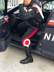 Investe una ragazza e scappa: beccato dai carabinieri
