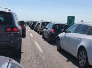 Coda in superstrada, scontro tra mezzi pesanti