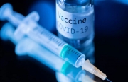Vaccini, al via da oggi le prenotazioni per la fascia d'et&agrave; 65-69
