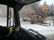 Pieve Torina. A fuoco una casetta mobile. Intervento dei Vigili del Fuoco. Nessuna conseguenza per le persone