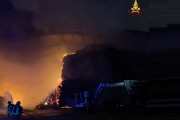 A fuoco un capannone, a rischio 5mila quintali di fieno