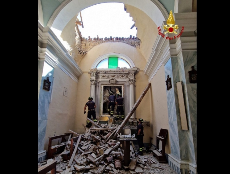 Sassoferrato, crollo parziale della volta di un altare a Cabernardi, interdetto l&#039;accesso