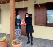 Panettoni in dono agli abitanti delle SAE