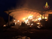 A fuoco un fienile a Matelica. Messo in salvo il bestiame