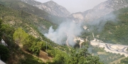 Vasto incendio lungo la tratta ferroviaria Serra San Quirico - Genga Stazione
